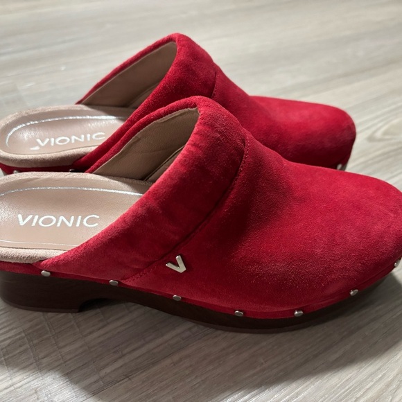 Vionic Women's Red Suede‎ Clogs - Picture 1 of 7
